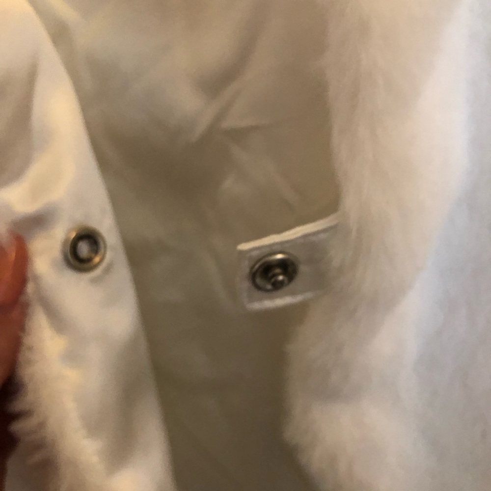 NEW White Faux fur vest - Picture 3 of 3